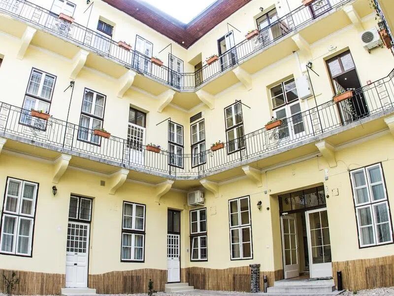 Central Hotel 21